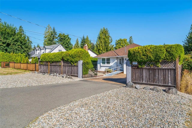 2 of 28 - 219 Sixth Ave W, Qualicum Beach, BC