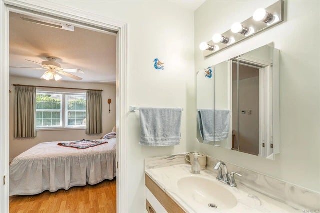 5 of 28 - 219 Sixth Ave W, Qualicum Beach, BC