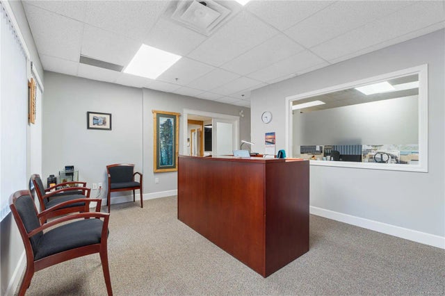 1 of 18 - 180 Second Ave 2, Qualicum Beach, BC