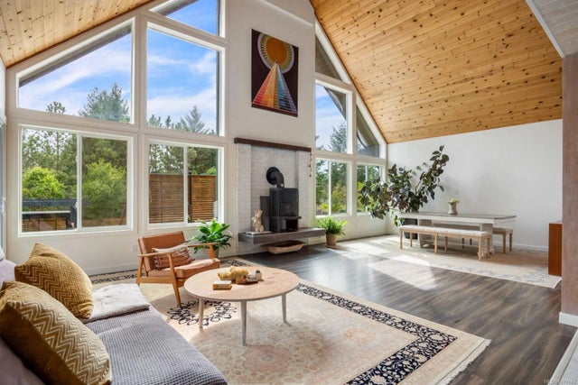 1 of 92 - 1975 Clamshell Dr, Gabriola Island, BC
