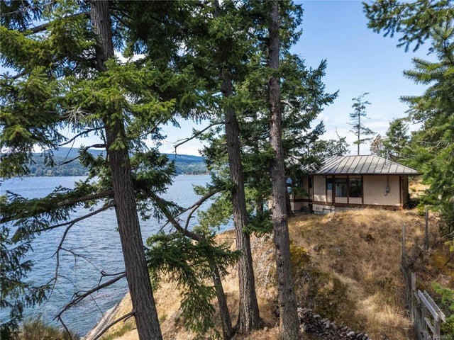 2 of 40 - 456 Scott Point Dr, Salt Spring, BC