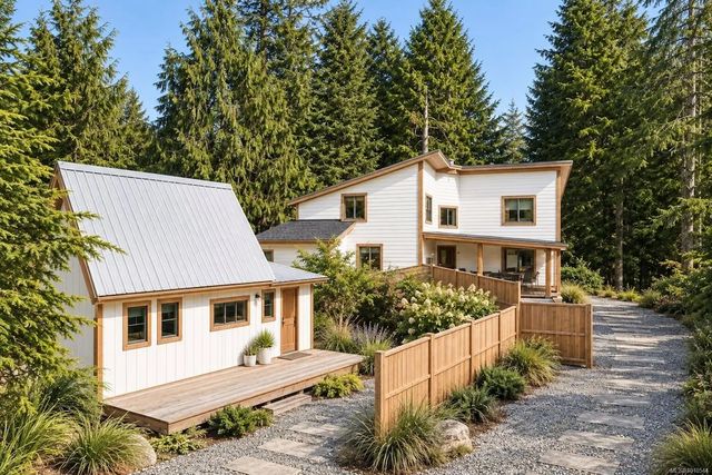 2 of 53 - 1316 Lynn Rd, Tofino, BC