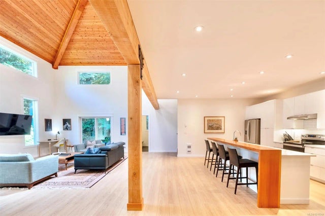 3 of 43 - 1316 Lynn Rd, Tofino, BC