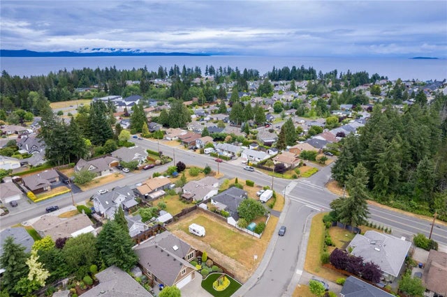 3 of 10 - 715 Doehle Ave, Parksville, BC