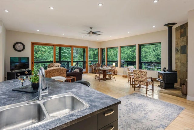 3 of 62 - 1875 Ashling Rd, Qualicum Beach, BC