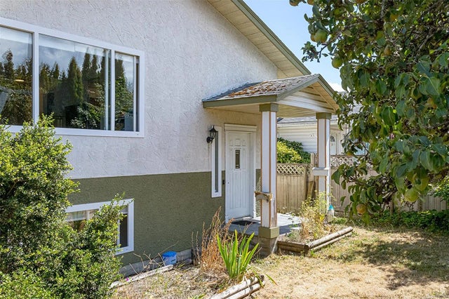 2 of 38 - 546 Wakesiah Ave, Nanaimo, BC