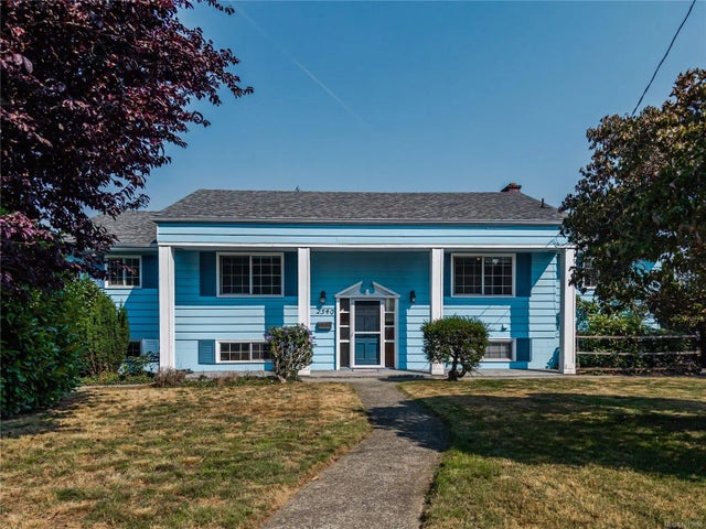 1 of 48 - 2540 Holyrood Dr, Nanaimo, BC