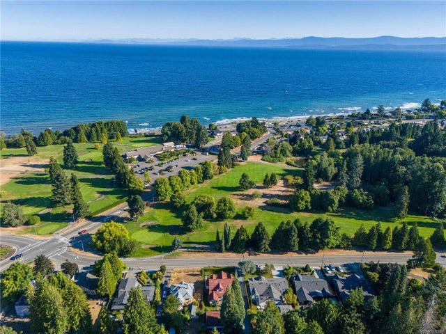 2 of 50 - 158 Crescent Rd E, Qualicum Beach, BC