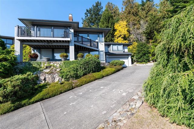 2 of 35 - 8742 Pender Park Dr, North Saanich, BC