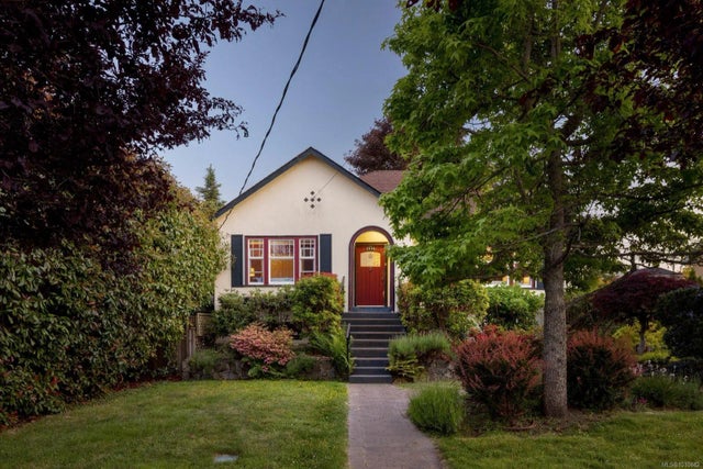 1 of 43 - 2535 Dalhousie St, Oak Bay, BC