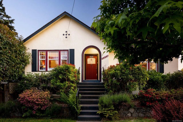 2 of 43 - 2535 Dalhousie St, Oak Bay, BC