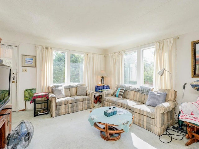 2 of 25 - 8 Camden Ave, View Royal, BC