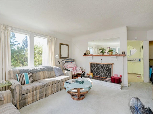 3 of 25 - 8 Camden Ave, View Royal, BC