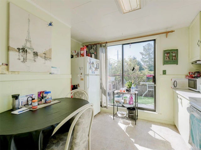 5 of 25 - 8 Camden Ave, View Royal, BC