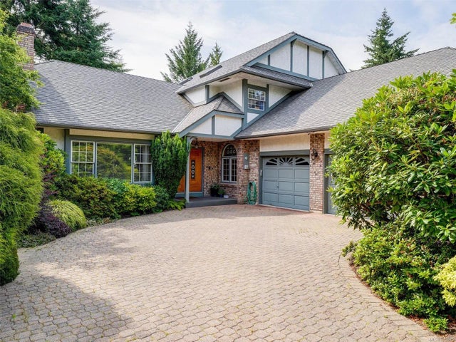 1 of 71 - 3913 Gibson Crt, Saanich, BC