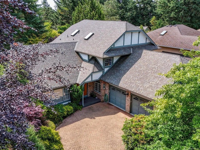 4 of 71 - 3913 Gibson Crt, Saanich, BC