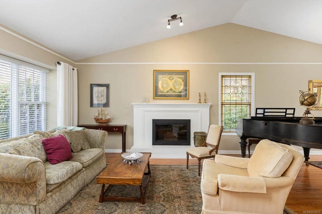 5 of 71 - 3913 Gibson Crt, Saanich, BC