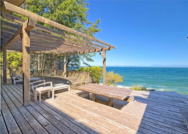 3 of 50 - 2 37 Salamanca Rd, Galiano Island, BC