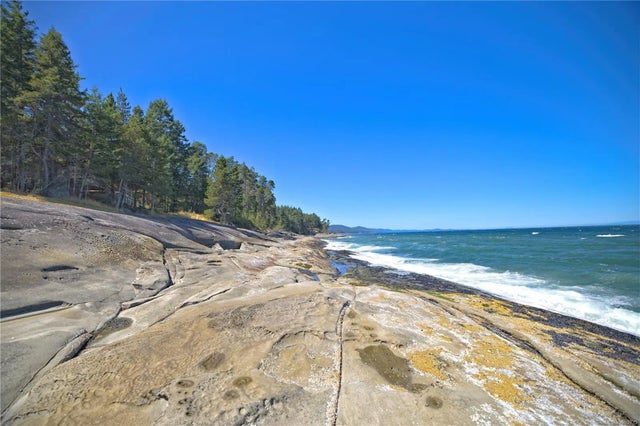 4 of 50 - 2 37 Salamanca Rd, Galiano Island, BC