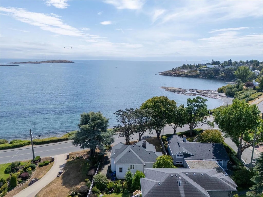 320 Beach Dr, Oak Bay