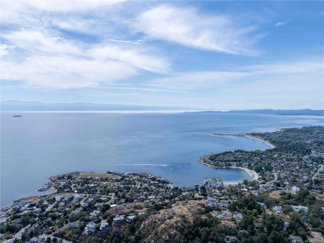 3 of 44 - 320 Beach Dr, Oak Bay, BC