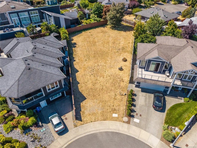 2 of 16 - 5690 Oceanview Terr, Nanaimo, BC