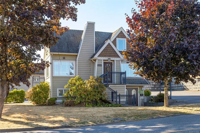 1 of 46 - 640 Esplanade Ave, Ladysmith, BC