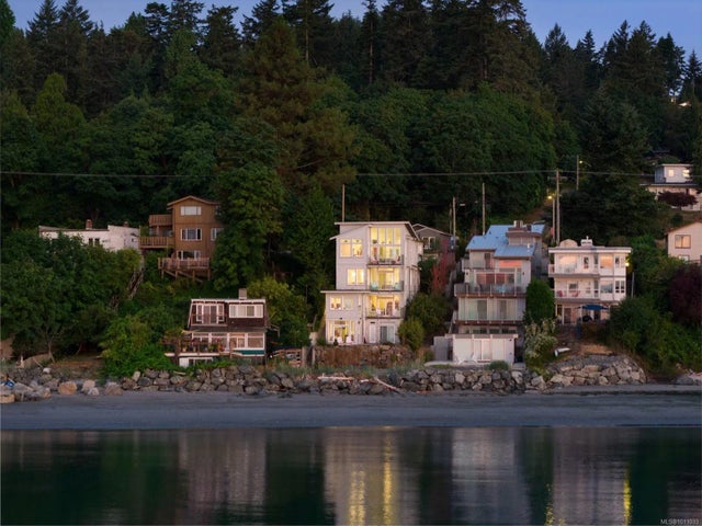 2 of 40 - 5009 Cordova Bay Rd, Saanich, BC