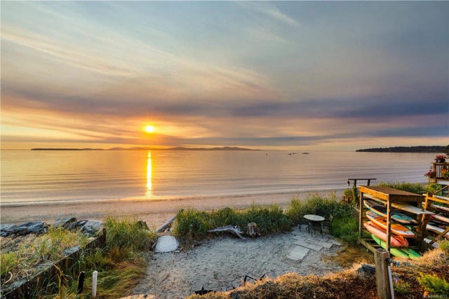 5 of 40 - 5009 Cordova Bay Rd, Saanich, BC