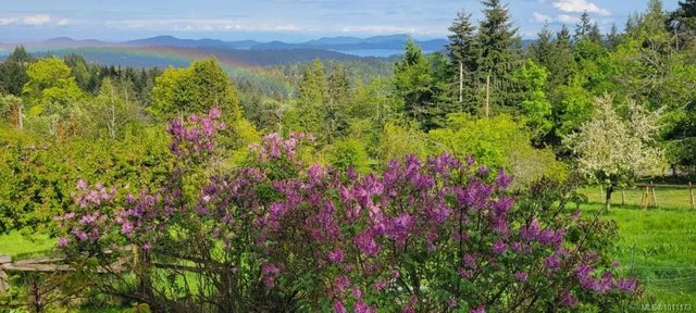 1 of 52 - 467 Dukes Rd, Salt Spring, BC