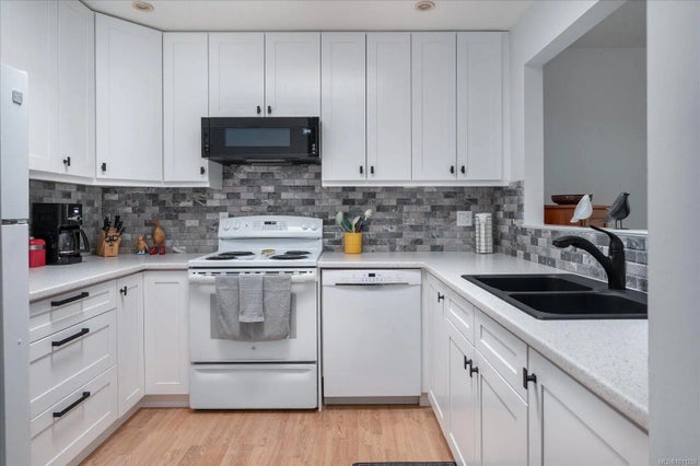 2 of 36 - 219 Bagshaw St 7, Parksville, BC