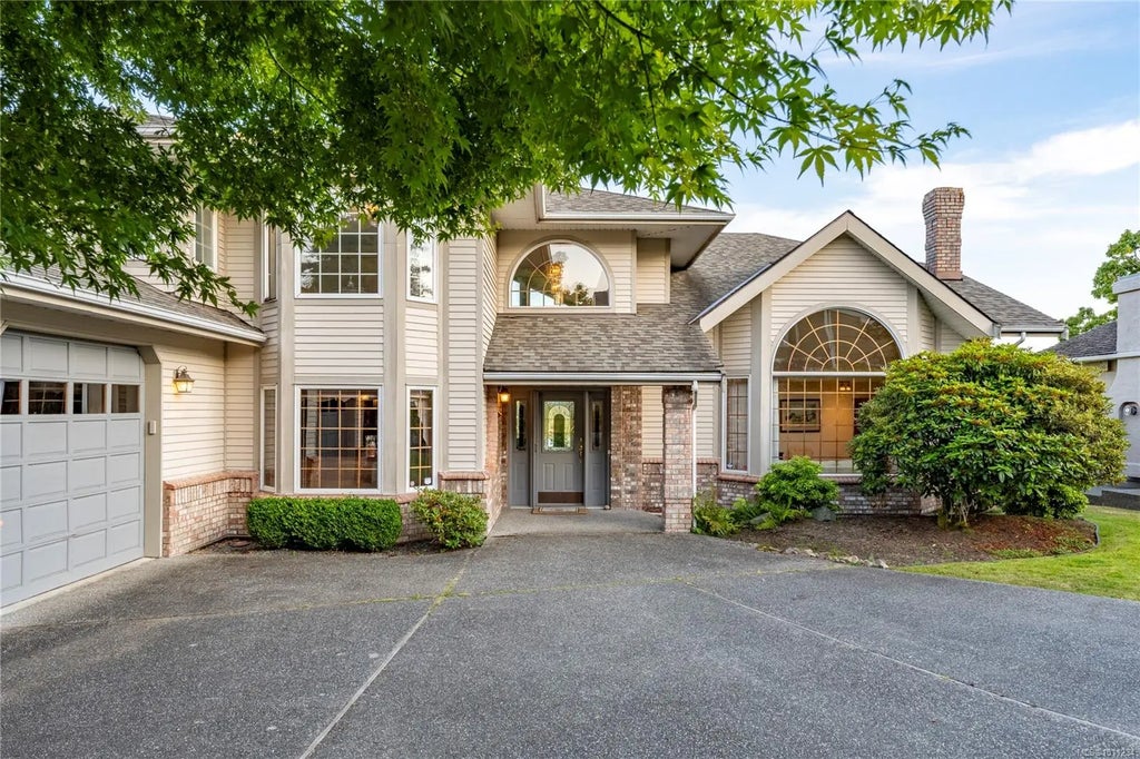 3303 Wavecrest Dr, Nanaimo