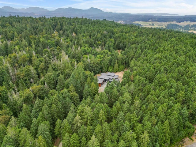 1 of 38 - 4811 Henry Roethel Rd, Ladysmith, BC