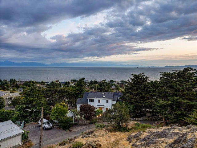 4 of 46 - 100 King George Terr, Oak Bay, BC