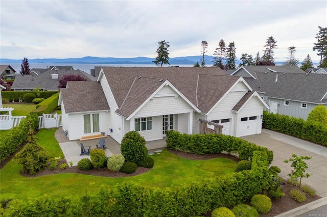 1 of 73 - 815 Bluffs Dr, Qualicum Beach, BC