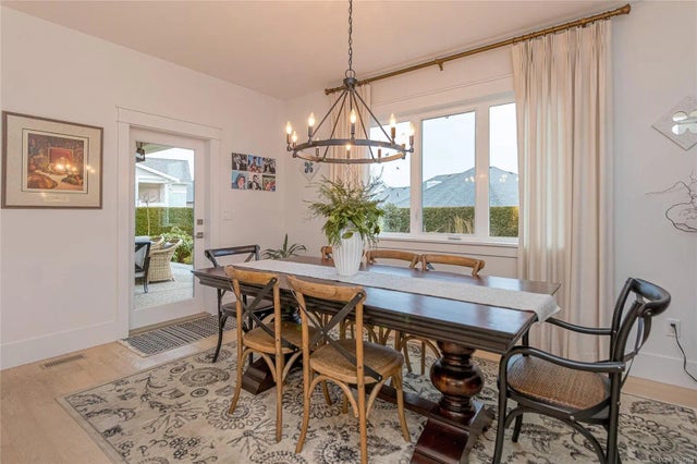 3 of 73 - 815 Bluffs Dr, Qualicum Beach, BC