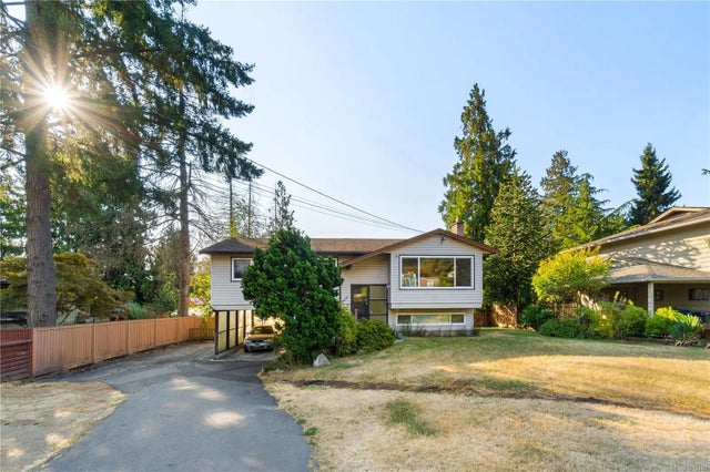 2 of 41 - 3835 Departure Bay Rd, Nanaimo, BC