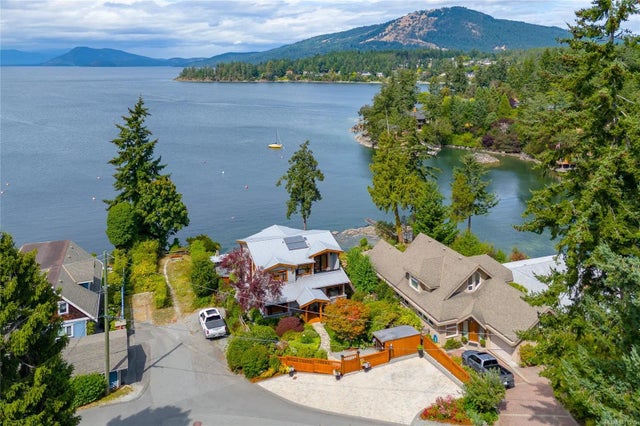 2 of 64 - 580 Meldram Dr, North Saanich, BC