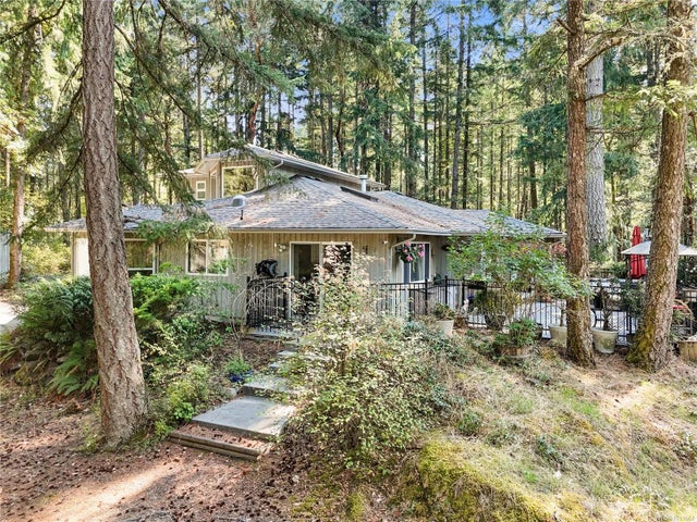 2 of 38 - 661 Millstream Lake Rd, Highlands, BC