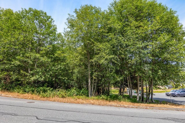 4 of 18 - 581 Macmillan Dr, Sayward, BC