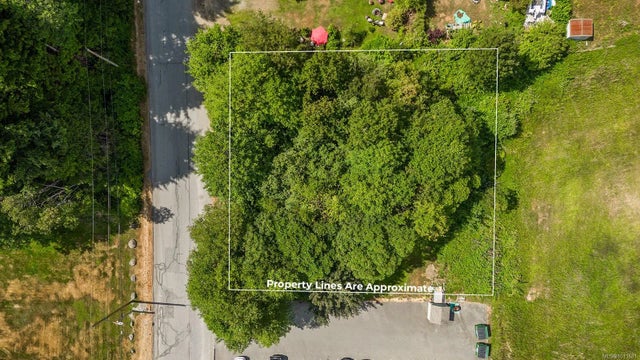 1 of 18 - 581 Macmillan Dr, Sayward, BC