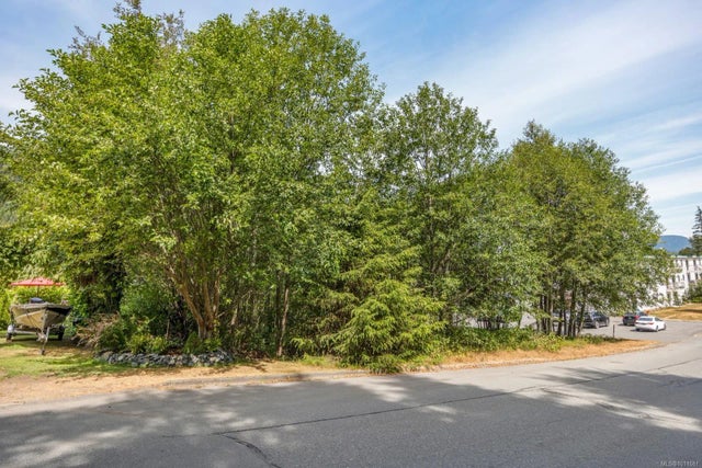 4 of 18 - 581 Macmillan Dr, Sayward, BC