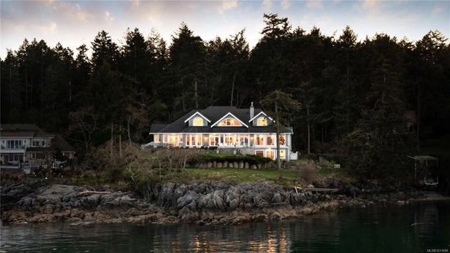 2 of 55 - 2600 Queenswood Dr, Saanich, BC