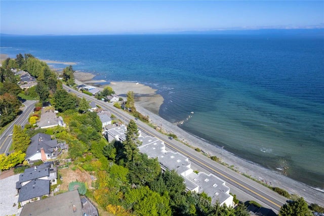 2 of 29 - 3156 Island Hwy W 103, Qualicum Beach, BC