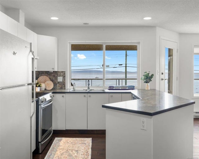 4 of 29 - 3156 Island Hwy W 103, Qualicum Beach, BC