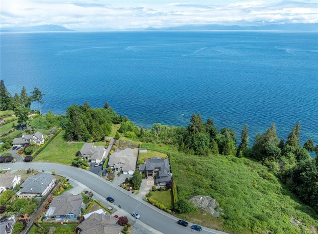 1 of 7 - 6069 Breonna Dr, Nanaimo, BC