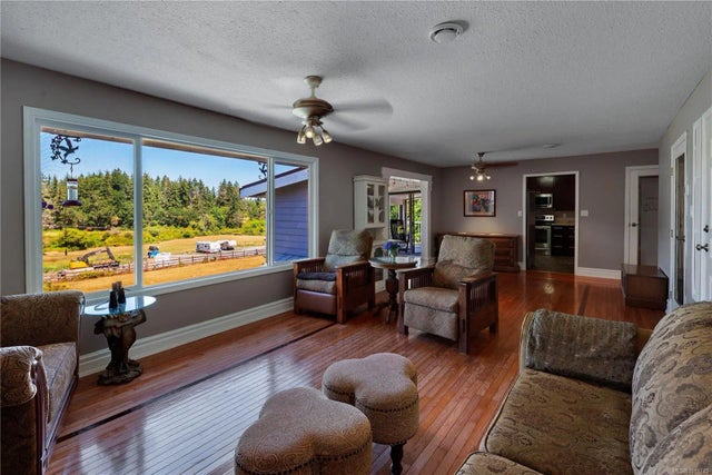 2 of 39 - 2028 Cathers Dr, Nanaimo, BC