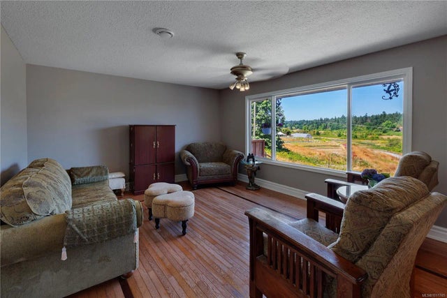 3 of 39 - 2028 Cathers Dr, Nanaimo, BC