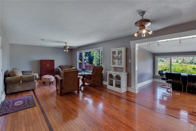 4 of 39 - 2028 Cathers Dr, Nanaimo, BC