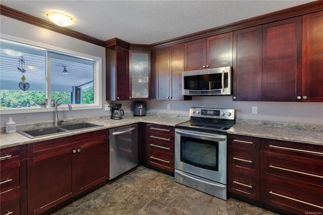 5 of 39 - 2028 Cathers Dr, Nanaimo, BC